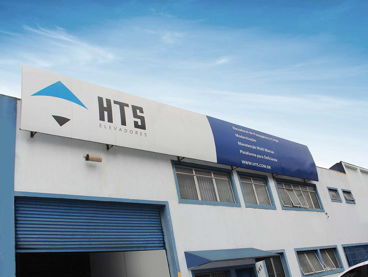 Fachada da HTS com o logo da empresa